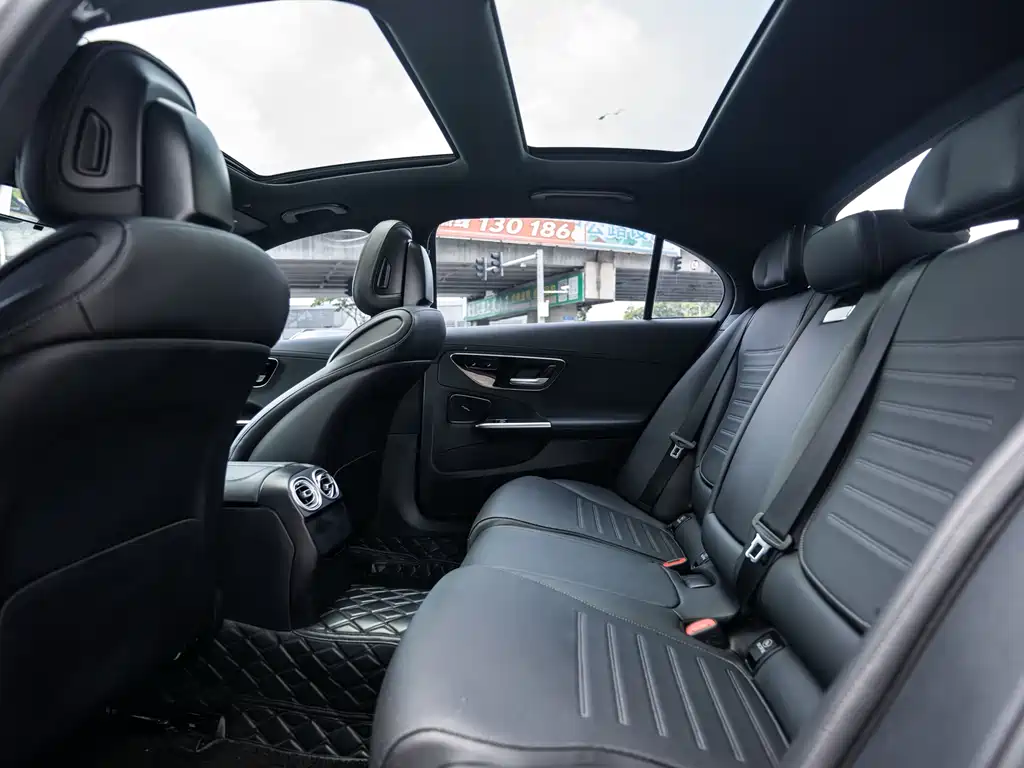 Mercedes-Benz C-Class 2023 — фото 9
