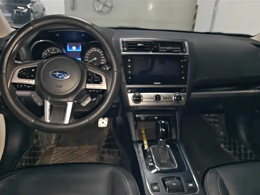 Subaru Outback 2017 — фото 12