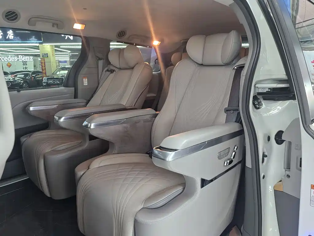 Toyota Sienna 2017 — фото 12