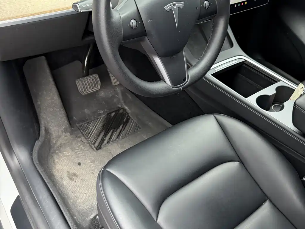 Tesla Model Y 2021 — фото 15