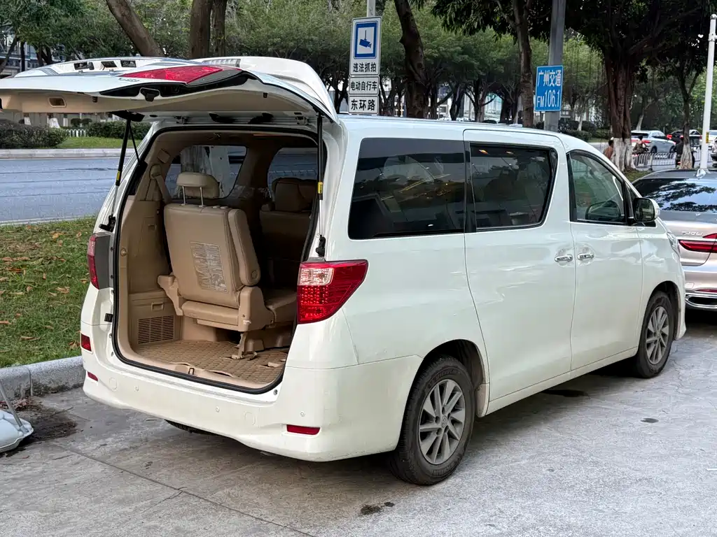 Toyota Alphard 2015 — фото 12