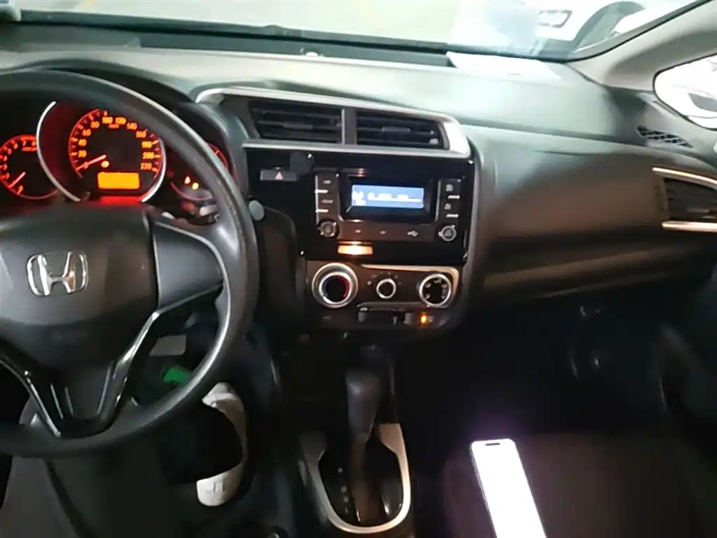 Honda Fit 2018 — фото 10