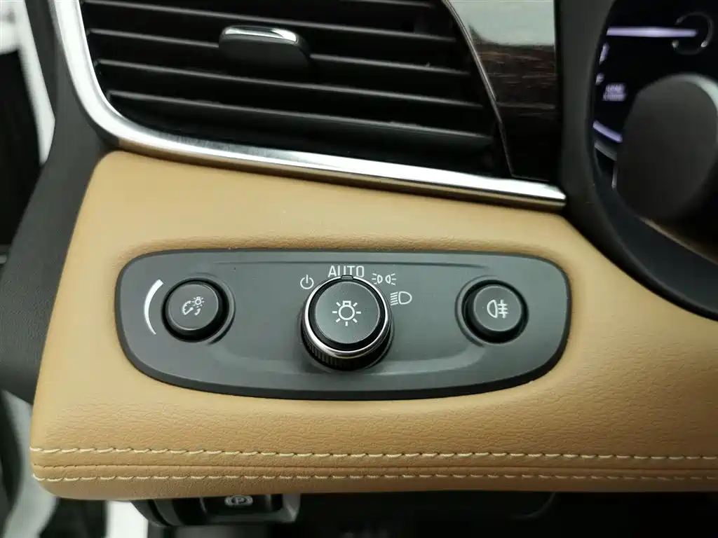 Buick LaCrosse 2018 — фото 21