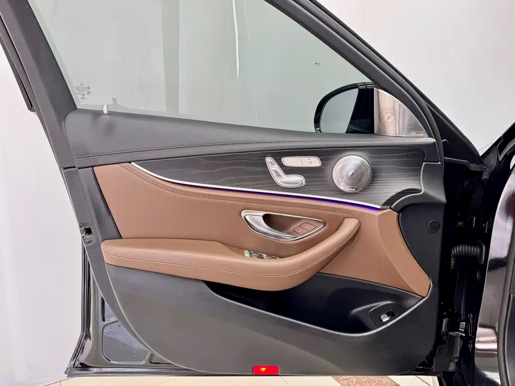 Mercedes-Benz E-Class 2022 — фото 7