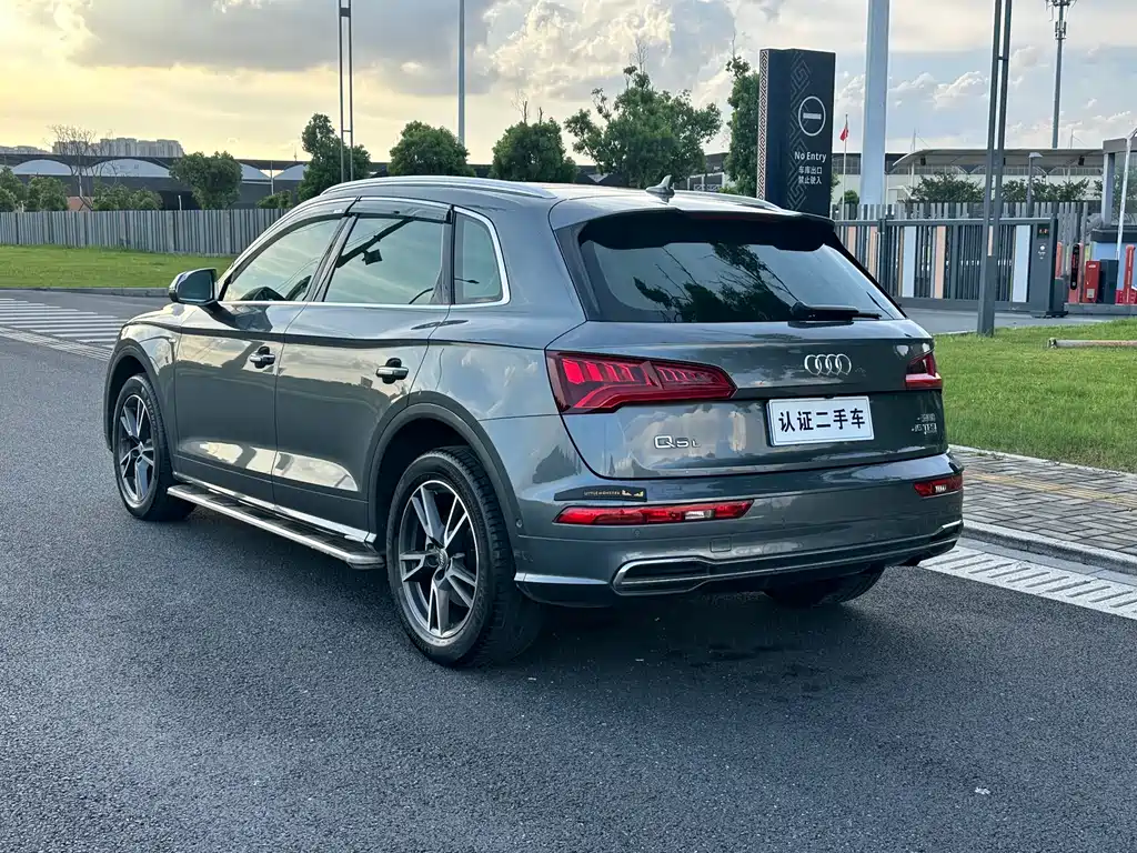 Audi Q5L 2021 — фото 6