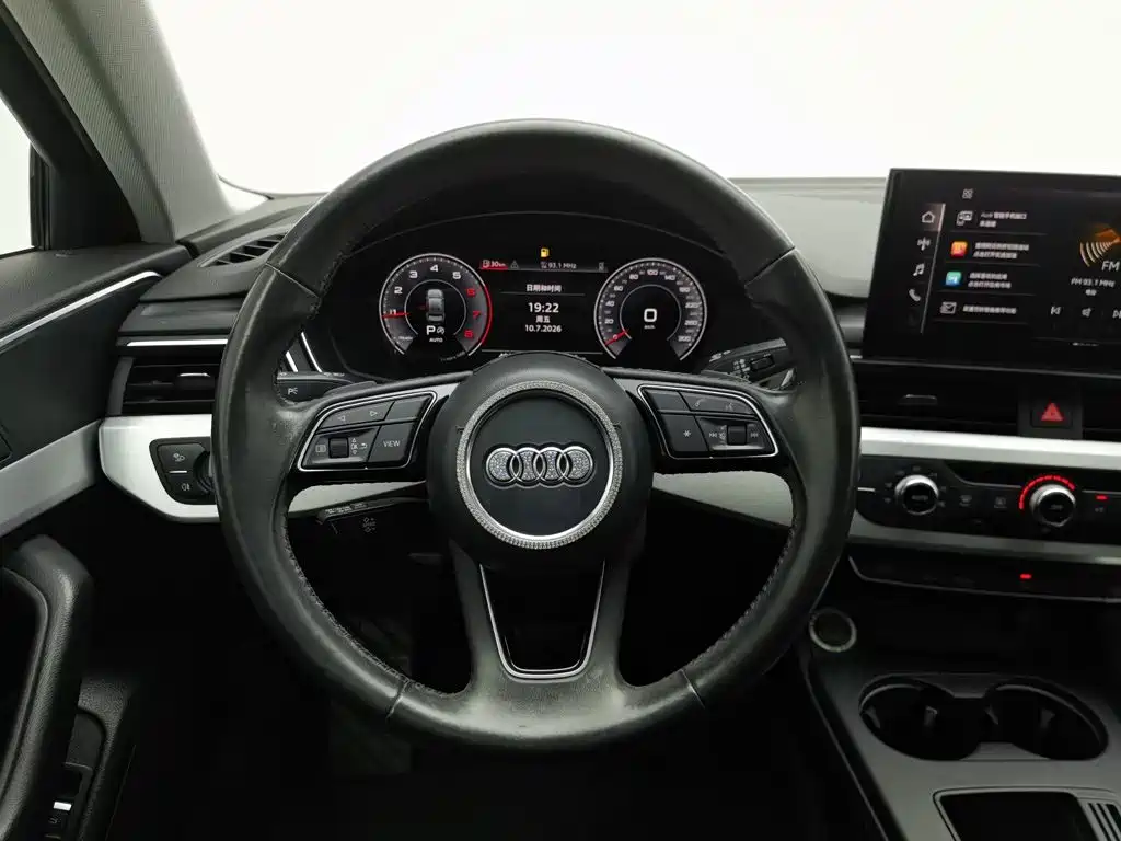 Audi A4L 2023 — фото 11