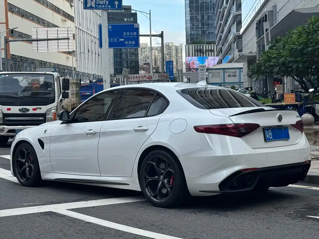 Alfa Romeo Giulia 2018 — фото 3