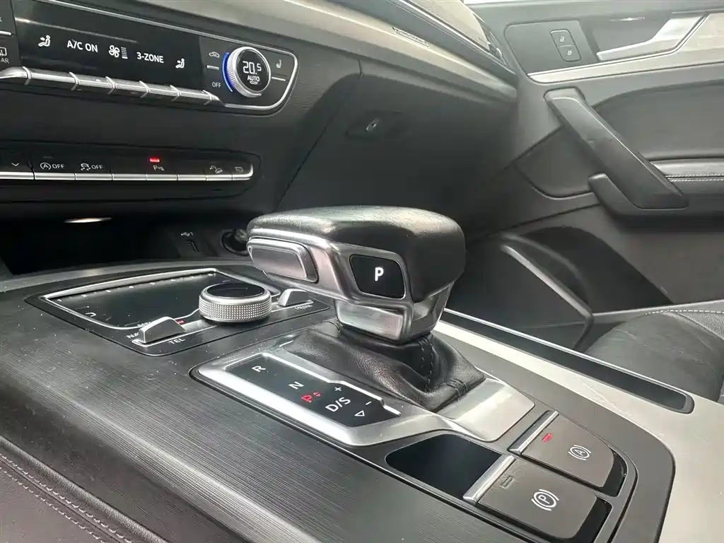 Audi Q5L 2021 — фото 15