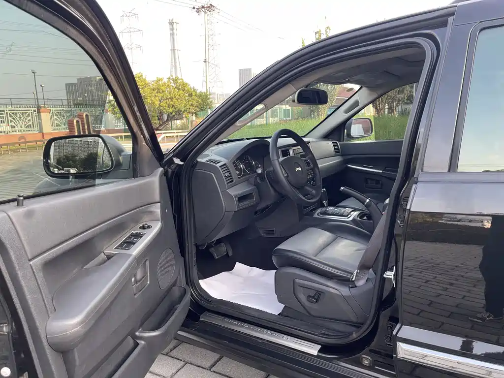 Jeep Grand Cherokee 2009 — фото 12