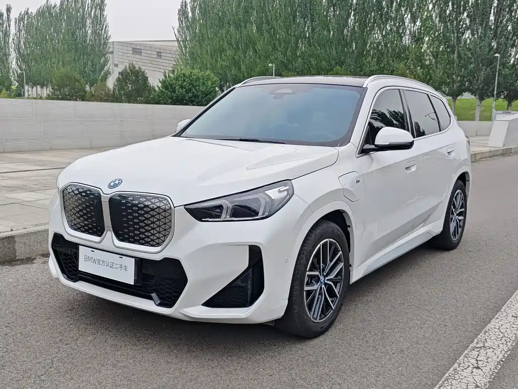 BMW iX1 2025