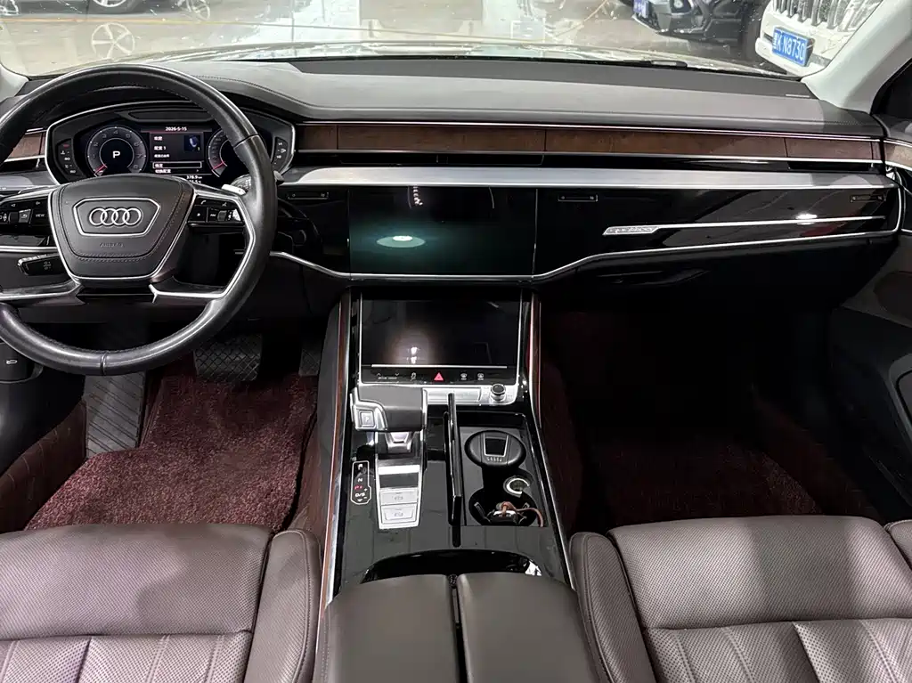 Audi A8 2021 — фото 9