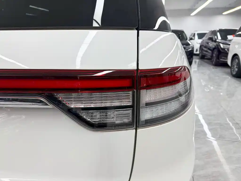 Lincoln Aviator 2019 — фото 24