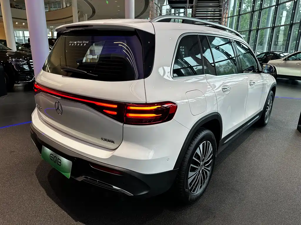 Mercedes-Benz EQB — фото 10