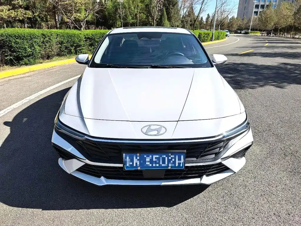 Hyundai Elantra 2024