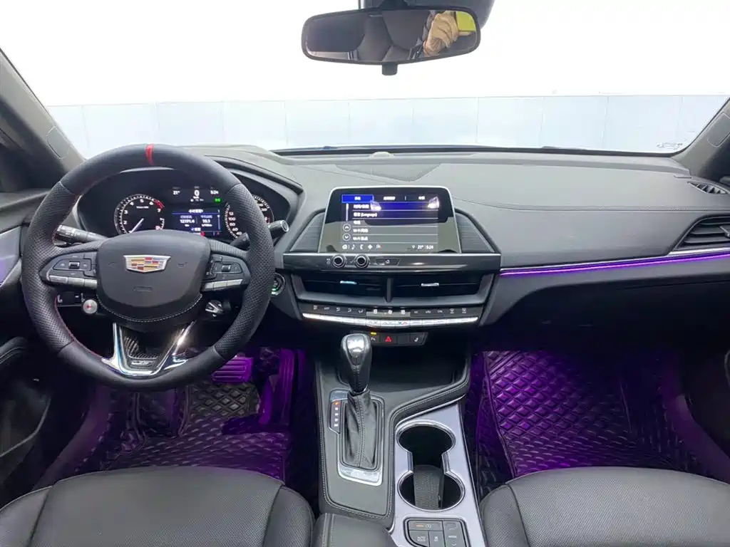 Cadillac CT4 2023 — фото 13