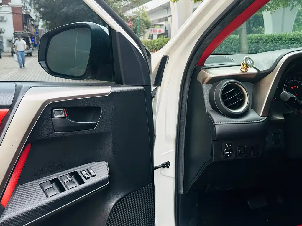 Toyota RAV4 2014 — фото 13