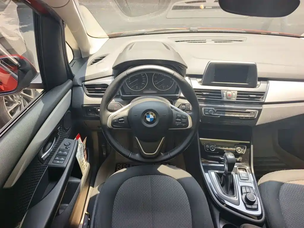 BMW 2 Series Active Tourer 2017 — фото 3