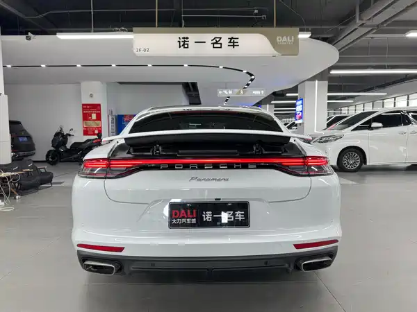 Porsche Panamera 2023