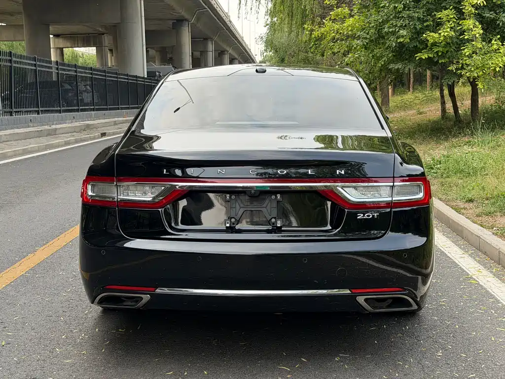 Lincoln Continental 2017 — фото 18