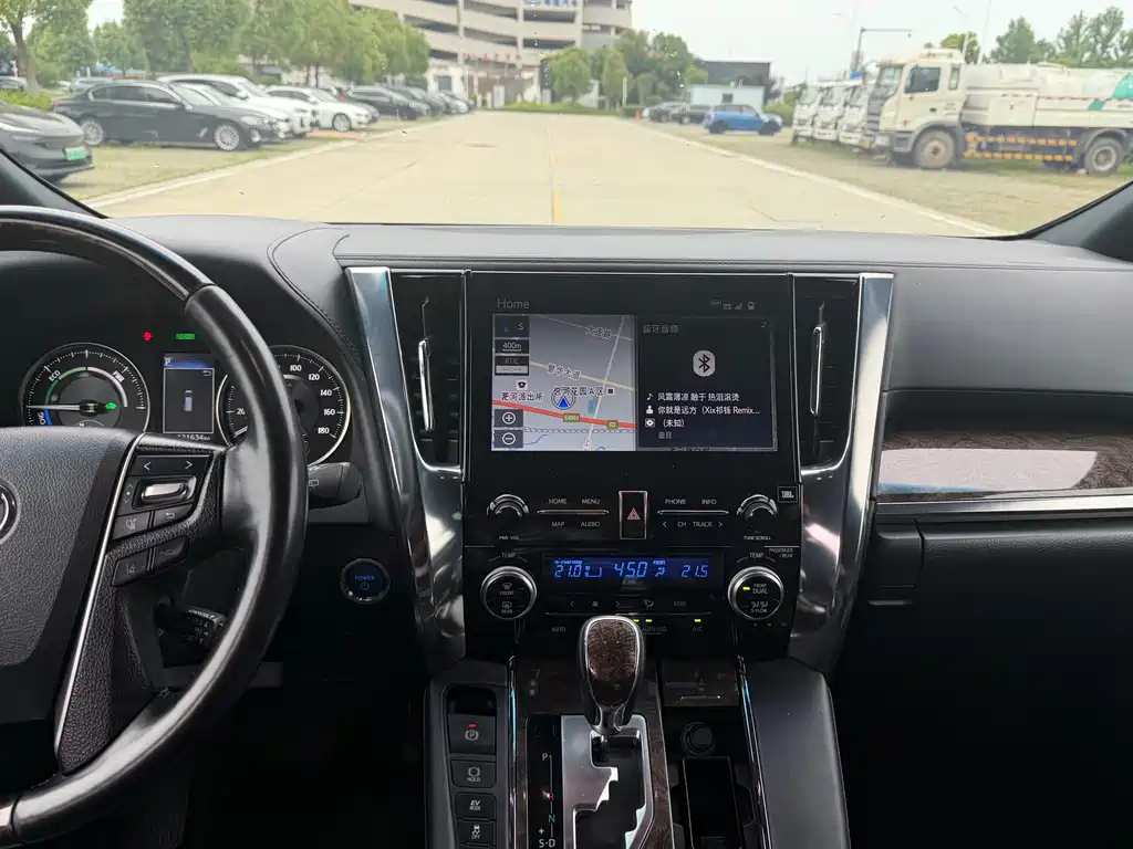 Toyota Alphard 2020 — фото 17