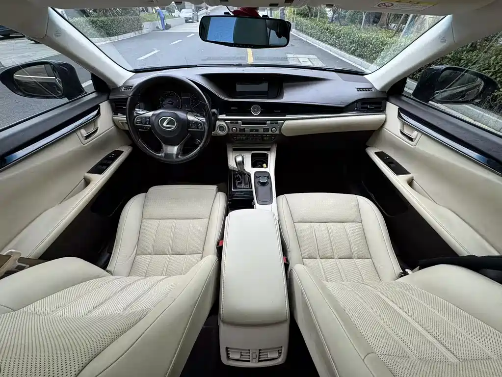 Lexus ES 2016 — фото 15