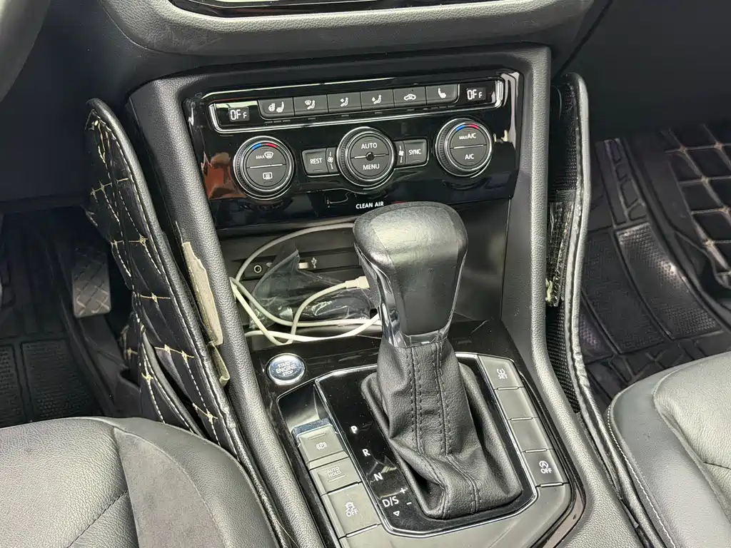 Volkswagen Tiguan L 2017 — фото 11