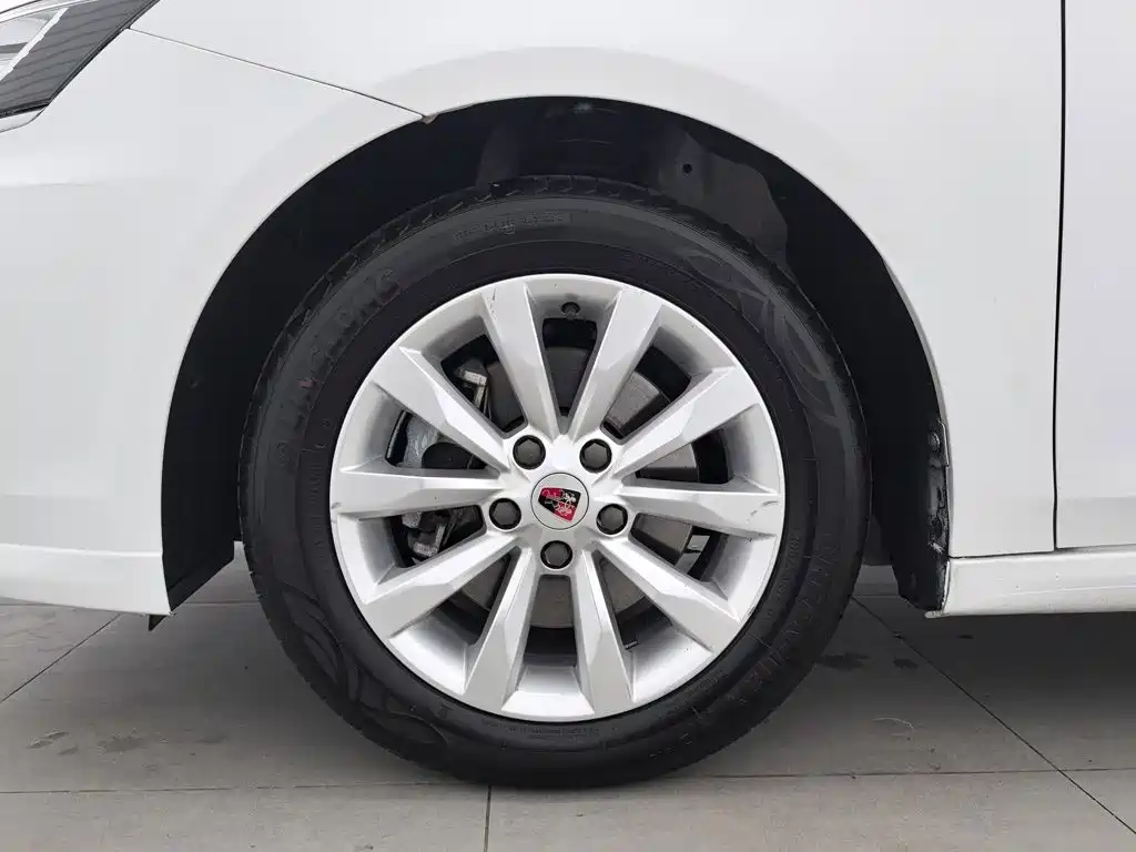 Roewe i6 New Energy 2018 — фото 17