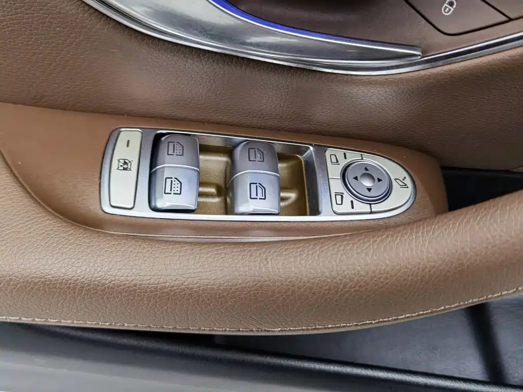 Mercedes-Benz E-Class 2016 — фото 9