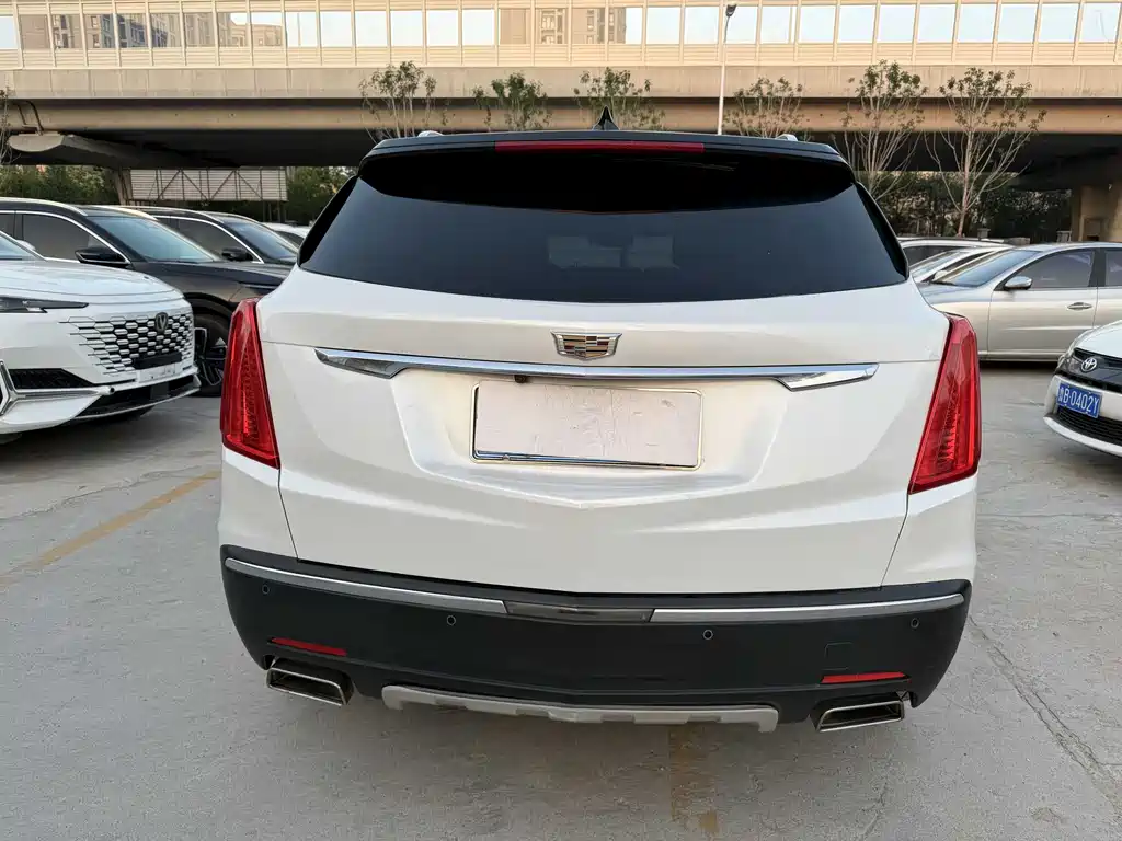 Cadillac XT5 2017 — фото 10