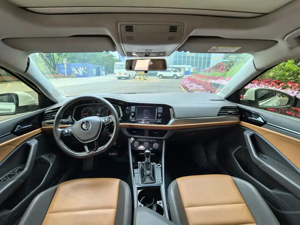 Volkswagen Sagitar 2019