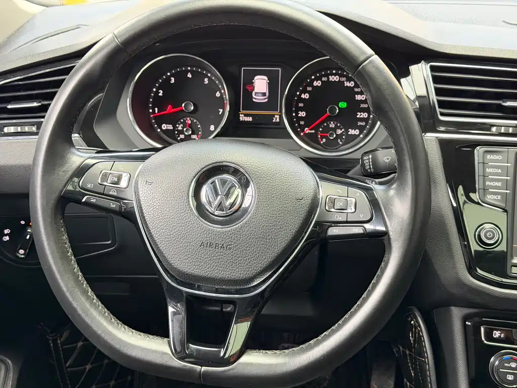 Volkswagen Tiguan L 2017 — фото 14