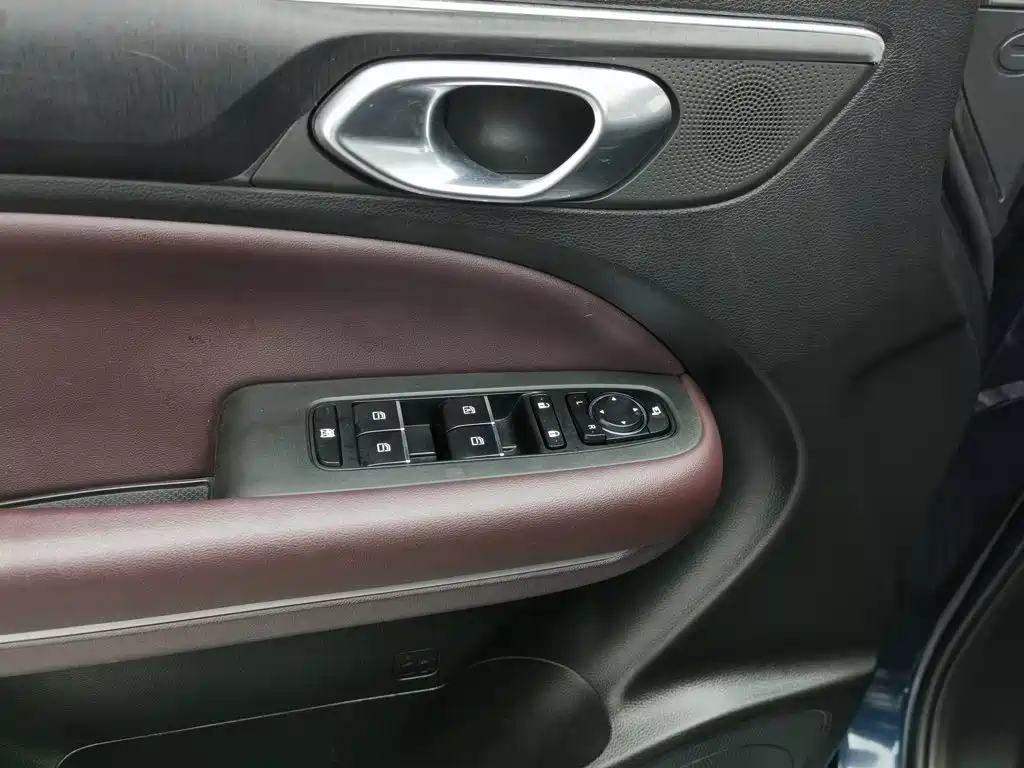 GAC Trumpchi M6 2021 — фото 9