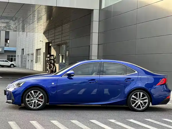 Lexus IS 2018
