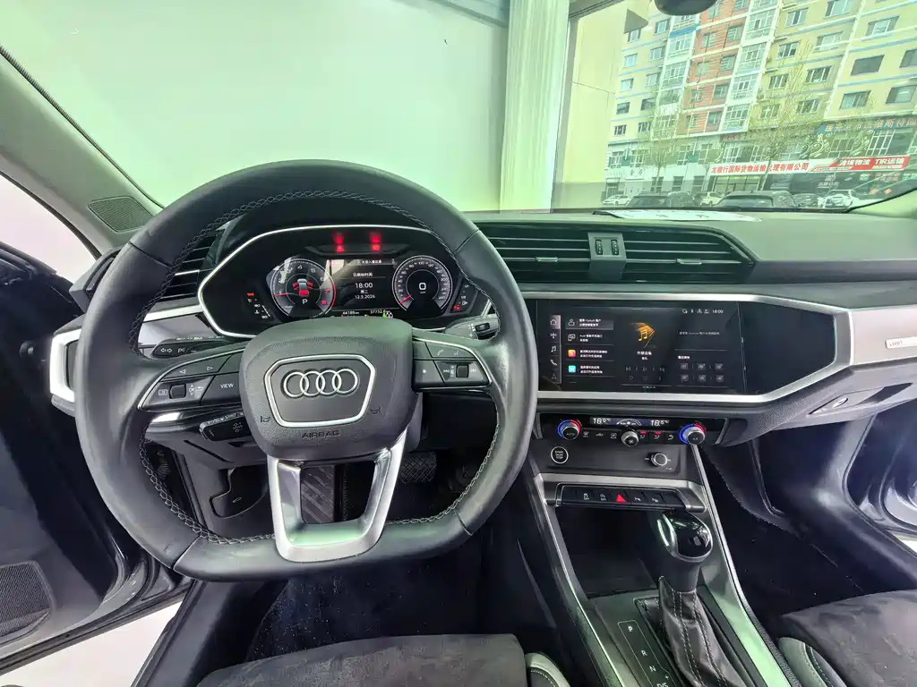 Audi Q3 2023 — фото 11