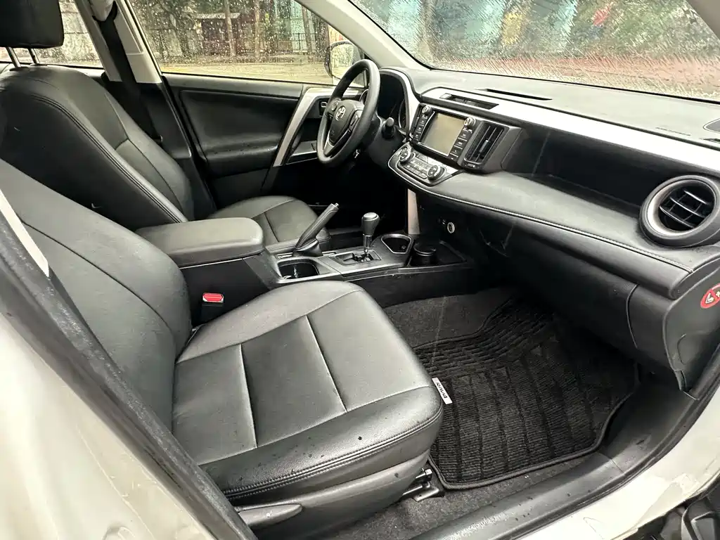 Toyota RAV4 2019 — фото 11