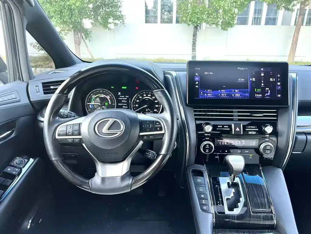 Lexus LM 2022 — фото 13