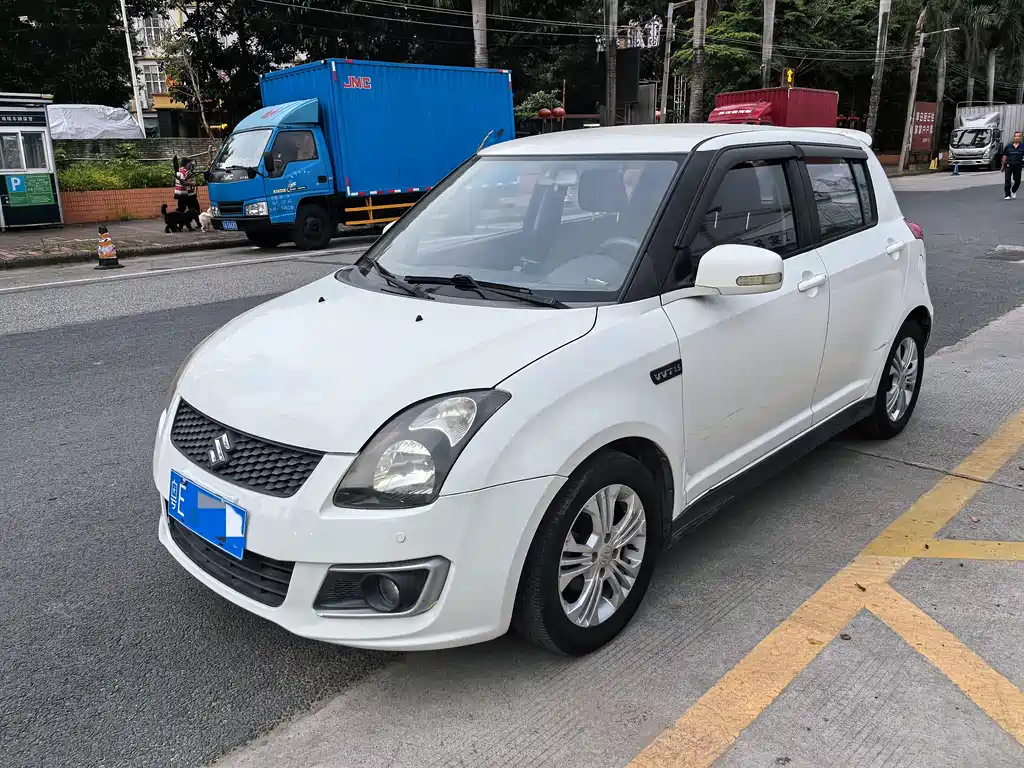 Suzuki Swift 2013 — фото 1