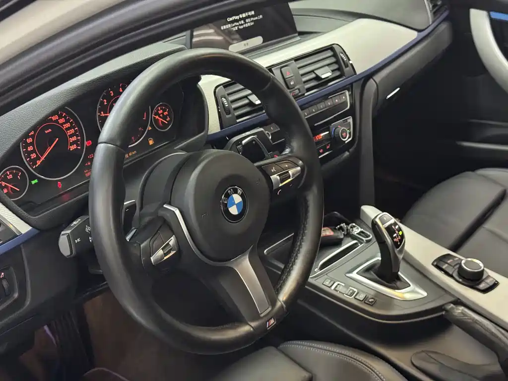 BMW 3 Series 2018 — фото 9