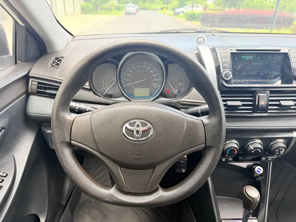 Toyota Vios 2015 — фото 12