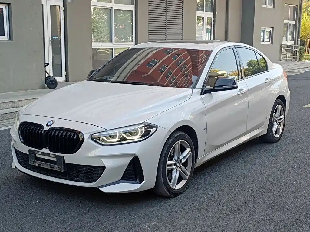 BMW 1 Series 2021 — фото 1