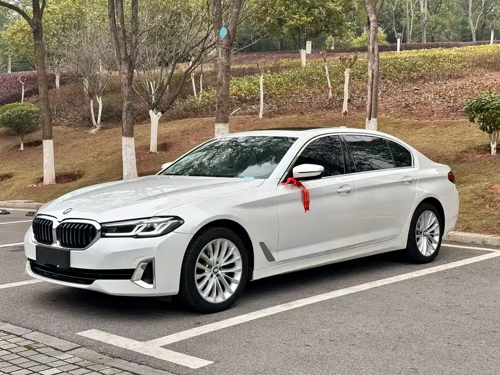 BMW 5 Series 2022 — фото 1