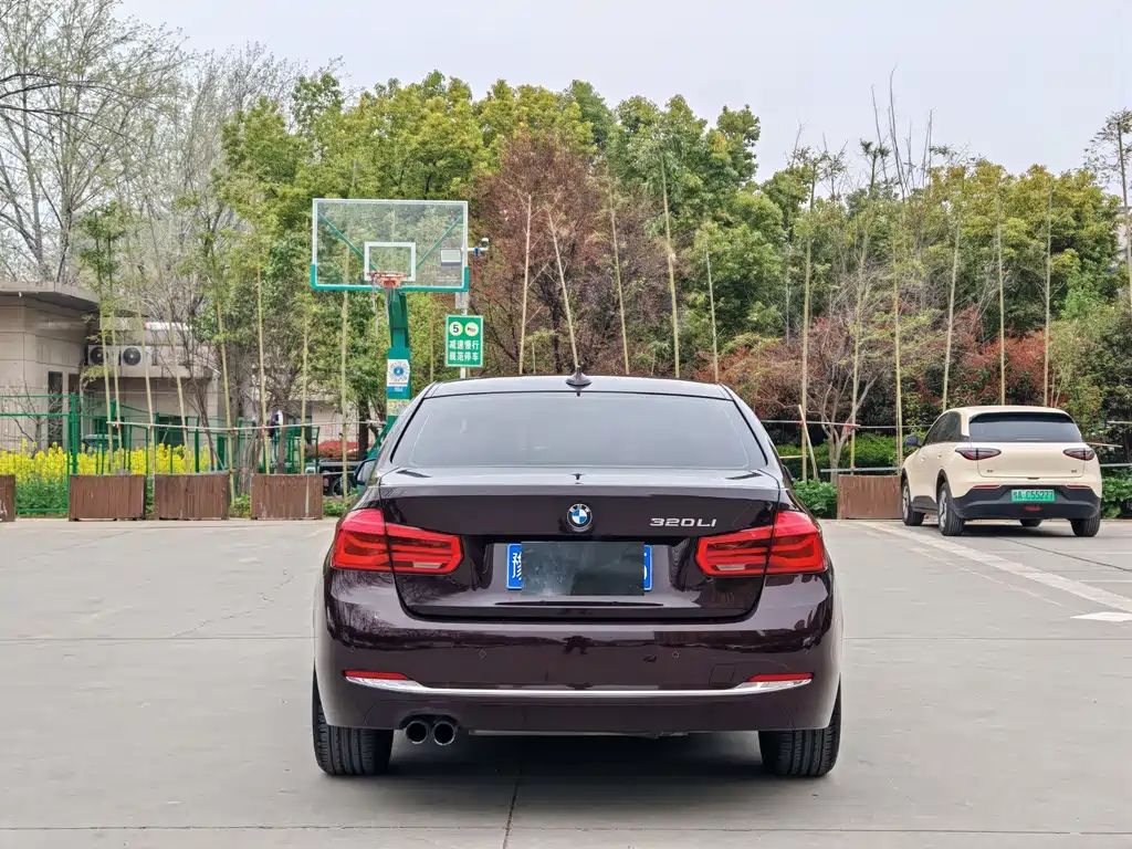 BMW 3 Series 2017 — фото 16