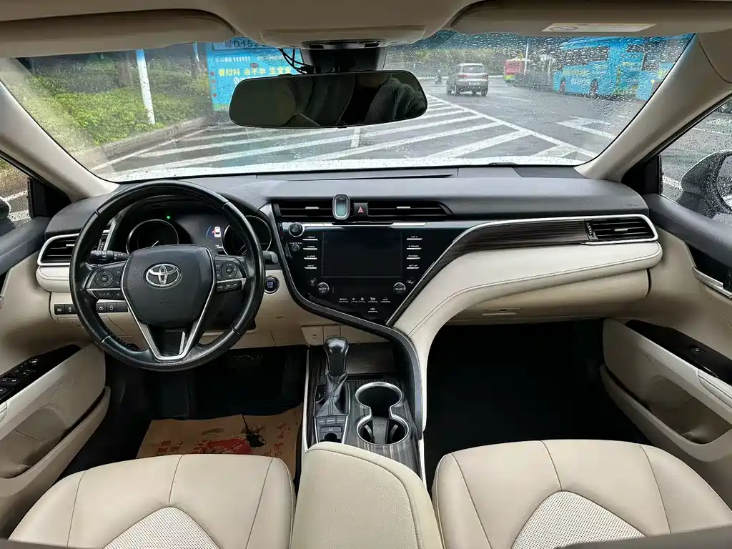 Toyota Camry 2018 — фото 6