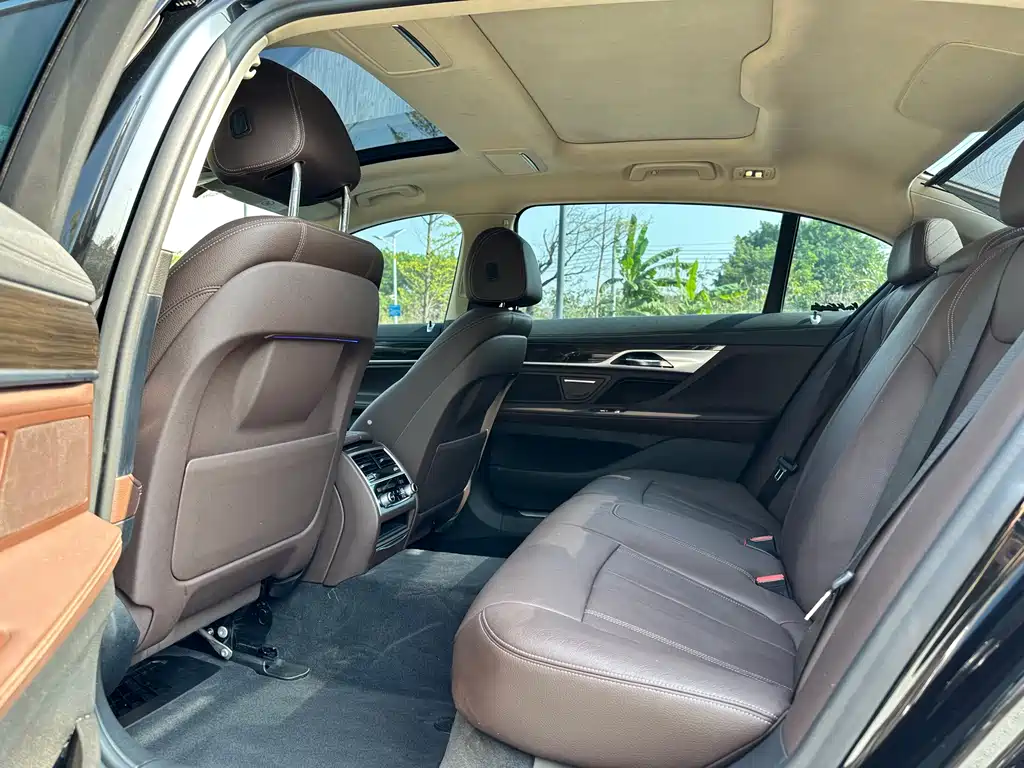BMW 7 Series 2019 — фото 15