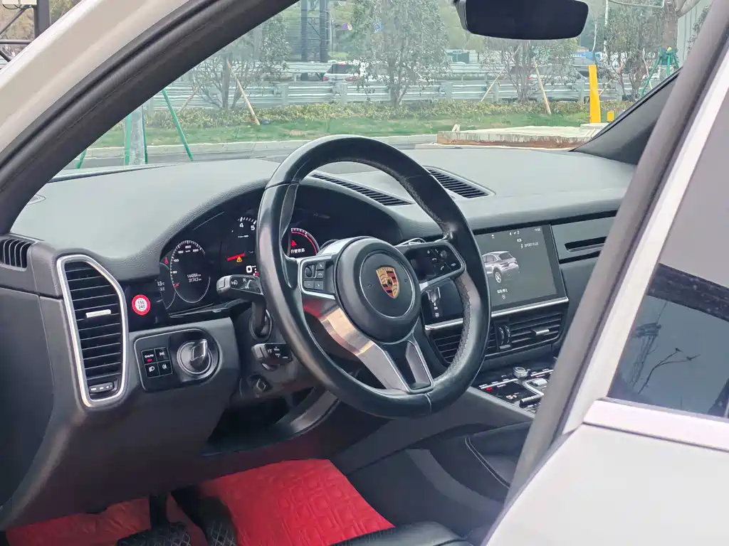 Porsche Cayenne 2018 — фото 9