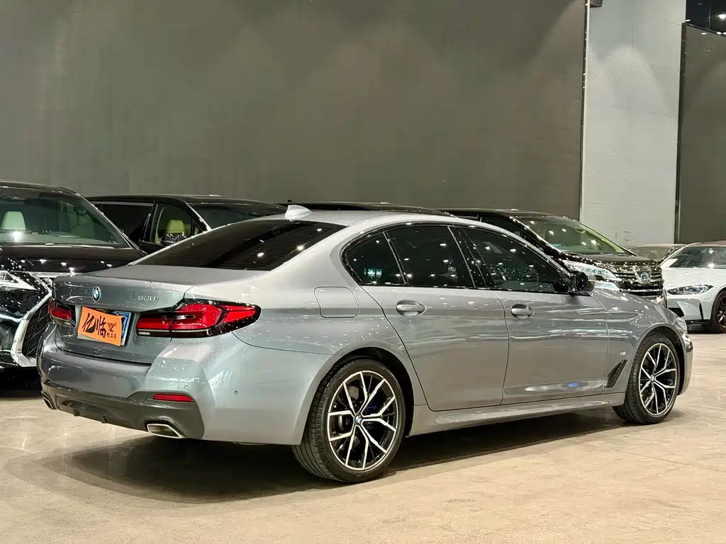 BMW 5 Series 2022 — фото 16
