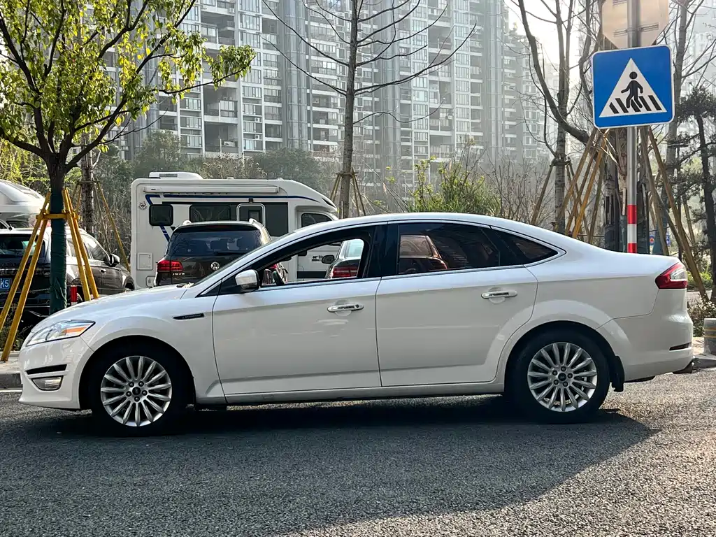 Ford Mondeo Zhisheng 2013 — фото 8
