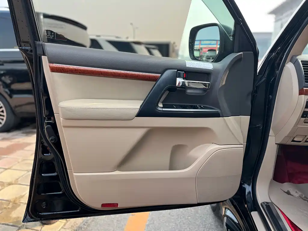 Toyota Land Cruiser 2015 — фото 8