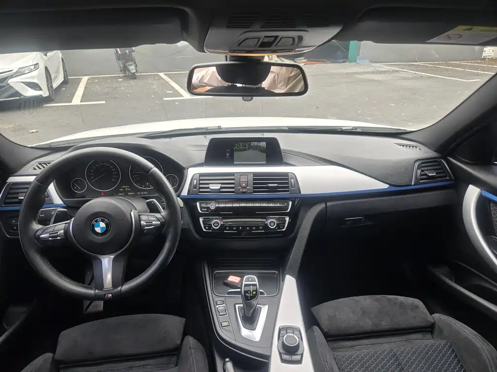 BMW 3 Series 2018 — фото 9