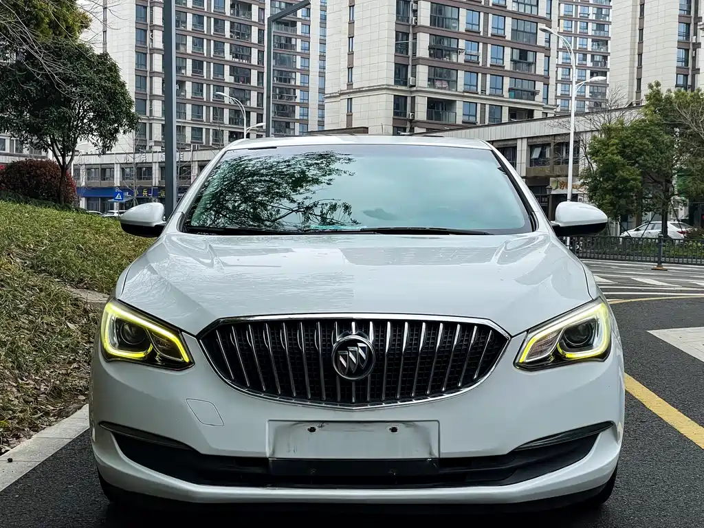 Buick Excelle 2016 — фото 1